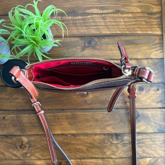 NWOT Dooney & Burke Lizard Embossed Letter Carrier Crossbody Chestnut - Picture 7 of 15